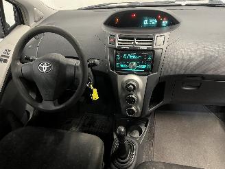 Toyota Yaris Yaris II (P9) Hatchback 1.0 12V VVT-i (1KR-FE) [51kW]  (08-2005/12-201=
1) picture 16