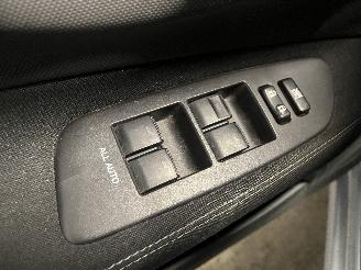 Toyota Auris Auris (E15) Hatchback 1.8 16V HSD Full Hybrid (2ZRFXE) [100kW]  (09-20=
10/09-2012) picture 19