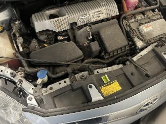 Toyota Auris Auris (E15) Hatchback 1.8 16V HSD Full Hybrid (2ZRFXE) [100kW]  (09-20=
10/09-2012) picture 13