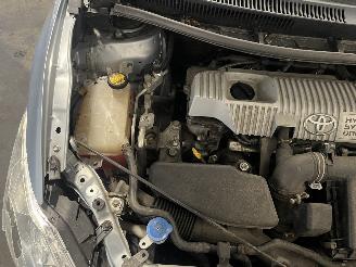 Toyota Auris Auris (E15) Hatchback 1.8 16V HSD Full Hybrid (2ZRFXE) [100kW]  (09-20=
10/09-2012) picture 12