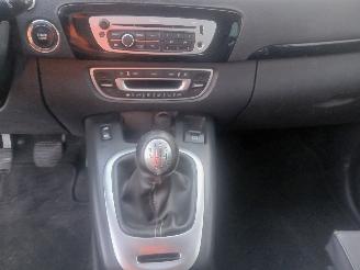 Renault Scenic Grand Scénic III (JZ) MPV 1.4 16V TCe 130 (H4J-700(H4J-A7)) [96kW]  =
(02-2009/12-2016) picture 17