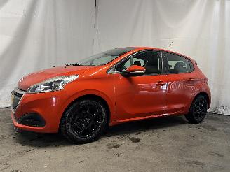 damaged passenger cars Peugeot 208 208 I (CA/CC/CK/CL) Hatchback 1.2 Vti 12V PureTech 82 (EB2F(HMZ)) [60k=
W]  (03-2012/12-2019) 2015/10