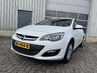 Vaurioauto  passenger cars Opel Astra Astra J Sports Tourer (PD8/PE8/PF8) Combi 1.6 CDTI 16V (B16DTL) [81kW]=
  (02-2014/04-2016) 2016/1