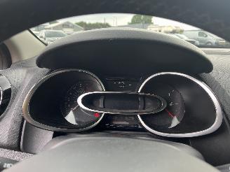 Renault Clio Clio IV Estate/Grandtour (7R) Combi 5-drs 0.9 Energy TCE 90 12V (H4B-4=
08(H4B-B4)) [66kW]  (01-2013/08-2021) picture 24