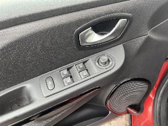 Renault Clio Clio IV Estate/Grandtour (7R) Combi 5-drs 0.9 Energy TCE 90 12V (H4B-4=
08(H4B-B4)) [66kW]  (01-2013/08-2021) picture 17
