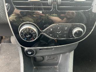 Renault Clio Clio IV Estate/Grandtour (7R) Combi 5-drs 0.9 Energy TCE 90 12V (H4B-4=
08(H4B-B4)) [66kW]  (01-2013/08-2021) picture 21