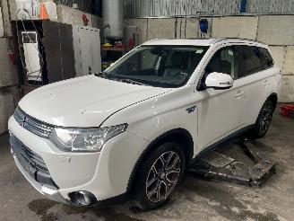Salvage car Mitsubishi Outlander Outlander (GF/GG) SUV 2.0 16V PHEV 4x4 (Y61) [147kW]  (09-2017/12-2021=
) 2015/10