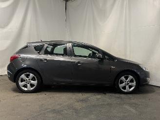 Opel Astra Astra J (PC6/PD6/PE6/PF6) Hatchback 5-drs 1.6 16V (A16XER(Euro 5)) [85=
kW]  (12-2009/10-2015) picture 7