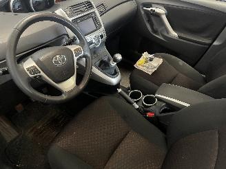 Toyota Verso Verso MPV 1.6 16V VVT-i (1ZRFAE) [97kW]  (04-2009/08-2018) picture 17
