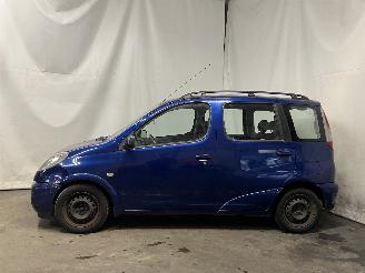 Toyota Yaris Yaris Verso (P2) MPV 1.3 16V (2NZFE) [63kW]  (08-1999/10-2002) picture 4