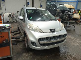 Peugeot 107 107 Hatchback 1.0 12V (384F(1KR)) [50kW]  (06-2005/05-2014) picture 2