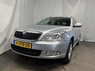 Vaurioauto  passenger cars Skoda Octavia Octavia Combi (1Z5) Combi 5-drs 1.6 TDI Greenline (CAYC) [77kW]  (06-2=
009/04-2013) 2012/6