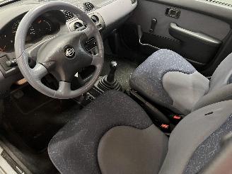 Nissan Micra Micra (K11) Hatchback 1.4 16V (CGA3DE) [60kW]  (09-2000/02-2003) picture 16