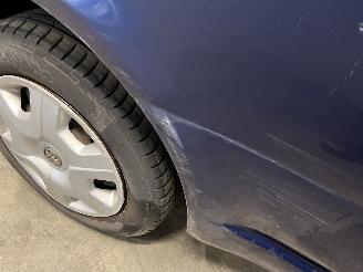 Toyota Yaris Yaris (P1) Hatchback 1.3 16V VVT-i (2SZFE) [64kW]  (04-2002/09-2005) picture 8
