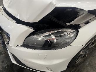 Volvo V-40 V40 (MV) Hatchback 5-drs 2.0 D2 16V (D4204T8(Euro 6b)) [88kW]  (02-201=
5/08-2019) picture 10