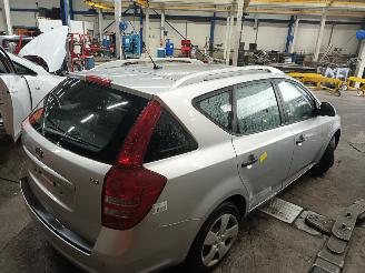 Kia Cee d Cee'd Sporty Wagon (EDF) Combi 1.4 16V (G4FA) [80kW]  (09-2007/12-2012=
) picture 3