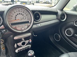 Mini Clubman Clubman (R55) Combi 1.6 16V Cooper (N12-B16A) [88kW]  (10-2007/12-2013=
) picture 12