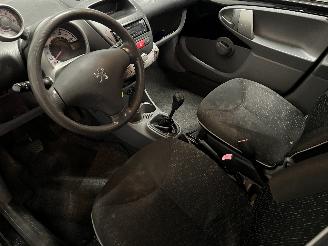 Peugeot 107 107 Hatchback 1.0 12V (384F(1KR)) [50kW]  (06-2005/05-2014) picture 16