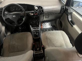 Opel Zafira Zafira (F75) MPV 1.6 16V (Z16XE(Euro 4)) [74kW]  (04-1999/06-2005) picture 13