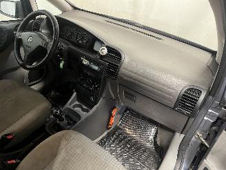 Opel Zafira Zafira (F75) MPV 1.6 16V (Z16XE(Euro 4)) [74kW]  (04-1999/06-2005) picture 10