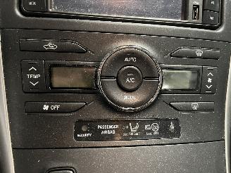 Toyota Auris Auris (E15) Hatchback 1.8 16V HSD Full Hybrid (2ZRFXE) [100kW]  (09-20=
10/09-2012) picture 27