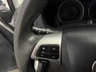 Toyota Auris Auris (E15) Hatchback 1.8 16V HSD Full Hybrid (2ZRFXE) [100kW]  (09-20=
10/09-2012) picture 25