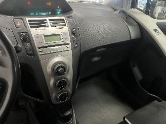 Toyota Yaris Yaris II (P9) Hatchback 1.3 16V VVT-i (2SZFE) [64kW]  (08-2005/11-2010=
) picture 18