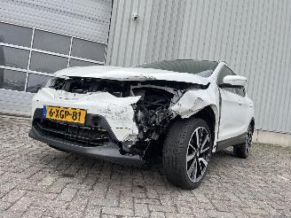 krockskadad bil auto Nissan Qashqai Qashqai (J11) SUV 1.2 DIG-T 16V (HRA2DDT) [85kW]  (11-2013/08-2018) 2014/8