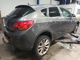 Opel Astra Astra J (PC6/PD6/PE6/PF6) Hatchback 5-drs 1.6 16V (A16XER(Euro 5)) [85=
kW]  (12-2009/10-2015) picture 3