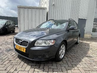 krockskadad bil auto Volvo V-50 V50 (MW) Combi 1.6 D 16V (D4164T) [81kW]  (01-2005/12-2011) 2009/12