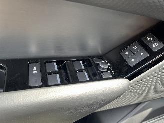 Land Rover  Range Rover Velar (LY) Terreinwagen 2.0 D240 AWD (204DTA(AJ20D4)) [177=
kW]  (03-2017/...) picture 13