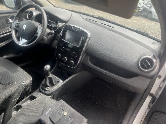 Renault Clio Clio IV Estate/Grandtour (7R) Combi 5-drs 0.9 Energy TCE 90 12V (H4B-4=
00(H4B-A4)) [66kW]  (01-2013/08-2021) picture 6