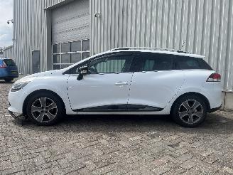 Renault Clio Clio IV Estate/Grandtour (7R) Combi 5-drs 0.9 Energy TCE 90 12V (H4B-4=
00(H4B-A4)) [66kW]  (01-2013/08-2021) picture 3