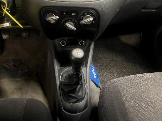 Kia Rio Rio II (DE) Hatchback 1.4 16V (G4EE) [71kW]  (03-2005/12-2011) picture 16
