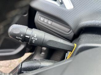 Peugeot 2008 2008 (CU) MPV 1.2 12V e-THP PureTech 110 (EB2DT(HNZ)) [81kW]  (01-2015=
/12-2019) picture 12
