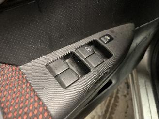 Nissan Note Note (E11) MPV 1.6 16V (HR16DE) [81kW]  (03-2006/06-2012) picture 20