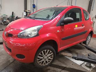 Salvage car Toyota Aygo Aygo (B10) Hatchback 1.0 12V VVT-i (1KR-FE) [50kW]  (07-2005/05-2014) 2011/12