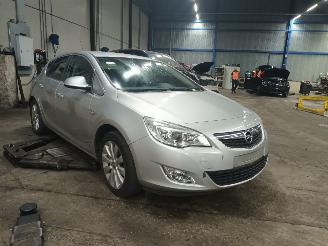 Opel Astra Astra J (PC6/PD6/PE6/PF6) Hatchback 5-drs 1.7 CDTi 16V 110 (A17DTJ) [8=
1kW]  (09-2009/02-2014) picture 2