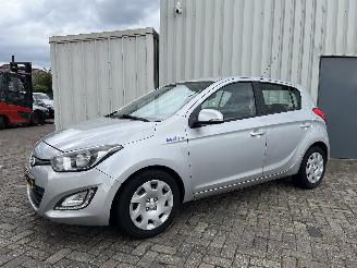 Hyundai I-20 i20 Hatchback 1.2i 16V (G4LA) [63kW]  (03-2012/12-2015) picture 3