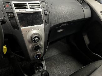 Toyota Yaris Yaris II (P9) Hatchback 1.0 12V VVT-i (1KR-FE) [51kW]  (08-2005/12-201=
1) picture 17