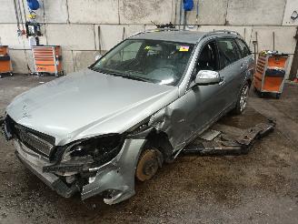 Dezmembrări autoturisme Mercedes C-klasse C Estate (S204) Combi 3.0 C-320 CDI V6 24V (OM642.960) [165kW]  (08-20=
07/...) 2008/4