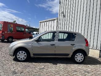 Dacia Sandero Sandero I (BS) Hatchback 1.6 (K7M-710) [64kW]  (06-2008/12-2012) picture 4