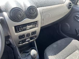 Dacia Sandero Sandero I (BS) Hatchback 1.6 (K7M-710) [64kW]  (06-2008/12-2012) picture 16