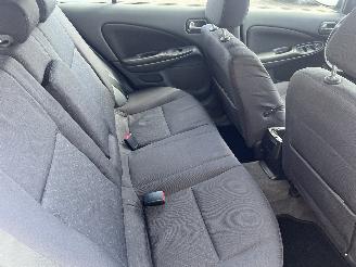 Nissan Almera Almera (N16) Hatchback 1.8 16V (QG18DE) [85kW]  (10-2002/11-2006) picture 9