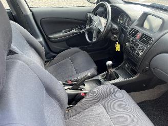Nissan Almera Almera (N16) Hatchback 1.8 16V (QG18DE) [85kW]  (10-2002/11-2006) picture 8