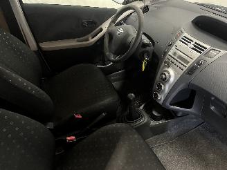 Toyota Yaris Yaris II (P9) Hatchback 1.3 16V VVT-i (2SZFE) [64kW]  (08-2005/11-2010=
) picture 9
