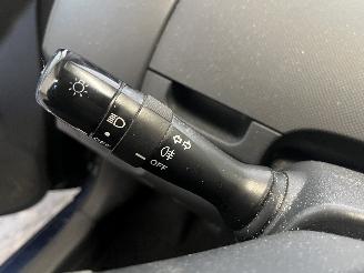 Toyota Yaris Yaris II (P9) Hatchback 1.3 16V VVT-i (2SZFE) [64kW]  (08-2005/11-2010=
) picture 15