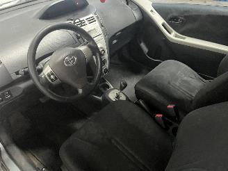 Toyota Yaris Yaris II (P9) Hatchback 1.0 12V VVT-i (1KR-FE) [51kW]  (08-2005/12-201=
1) picture 18