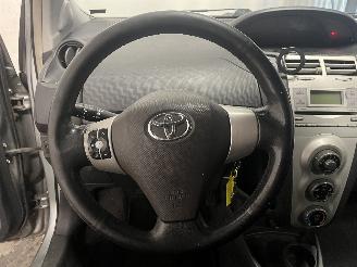 Toyota Yaris Yaris II (P9) Hatchback 1.0 12V VVT-i (1KR-FE) [51kW]  (08-2005/12-201=
1) picture 23