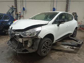 Salvage car Renault Clio Clio IV (5R) Hatchback 5-drs 0.9 Energy TCE 90 12V (H4B-400(H4B-A4)) [=
66kW]  (11-2012/08-2021) 2014/7